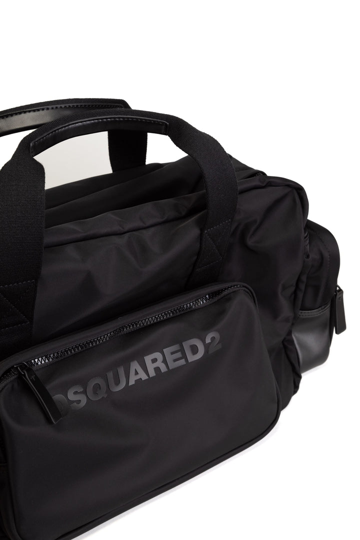 Borsa nera Dsquared2 con design moderno ed elegante e marchio iconico