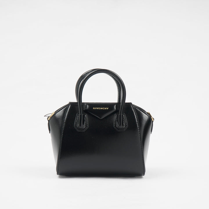 Givenchy Elegant Black Leather Handbag - Luxurious and Versatile Accessory