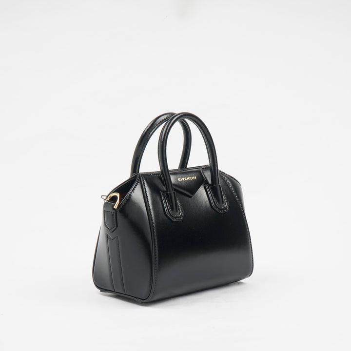 Givenchy Elegant Black Leather Handbag - Luxurious and Versatile Accessory