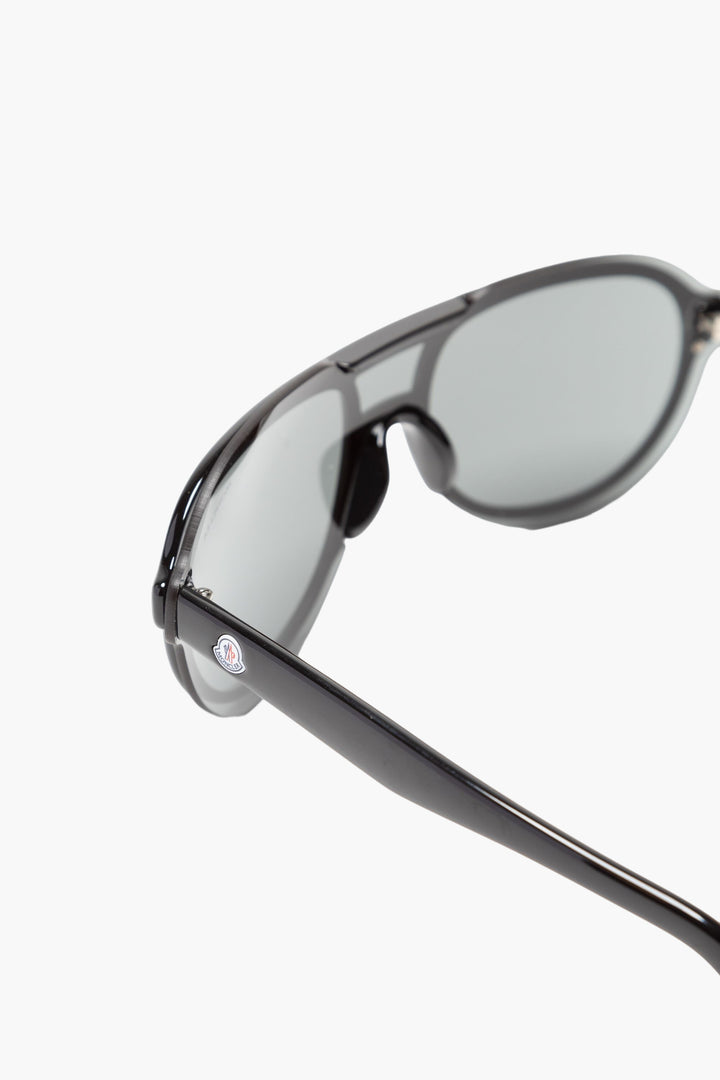 Moncler Sunglasses Black - Elegant UV Protection Eyewear for Modern Style