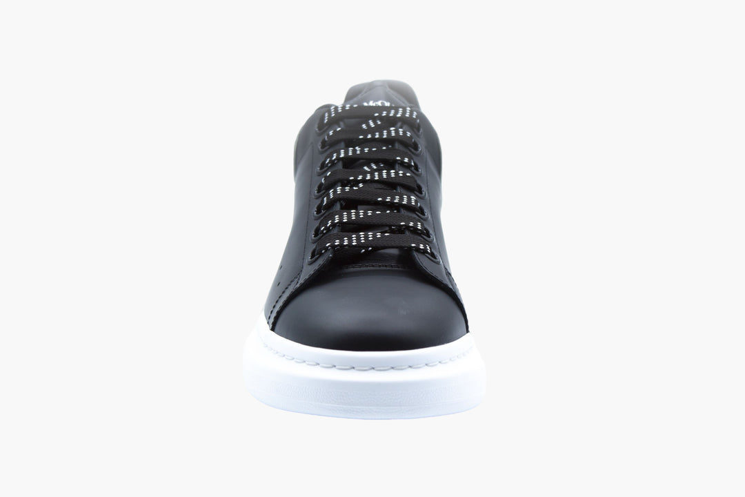 Alexander McQueen Sneakers in pelle nera con suola bianca spessa -