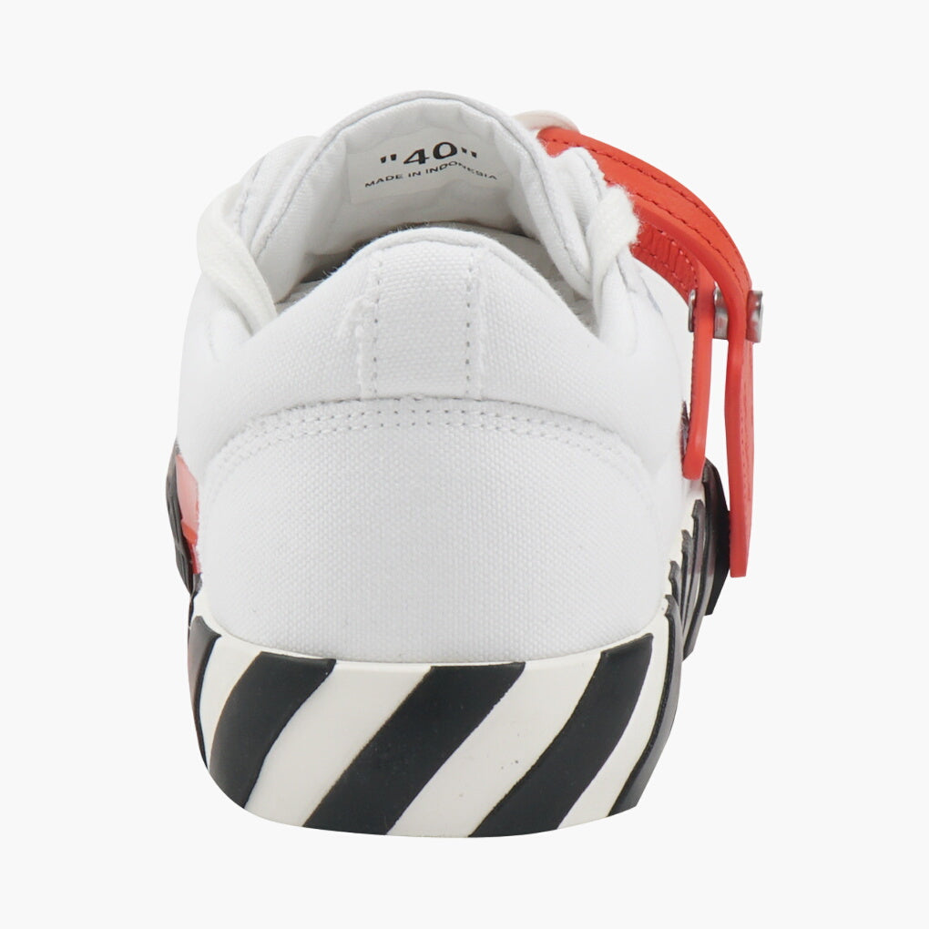 Sneakers Off-White con tomaia bianca classica e strisce diagonali nere - Calzature alla moda urbana