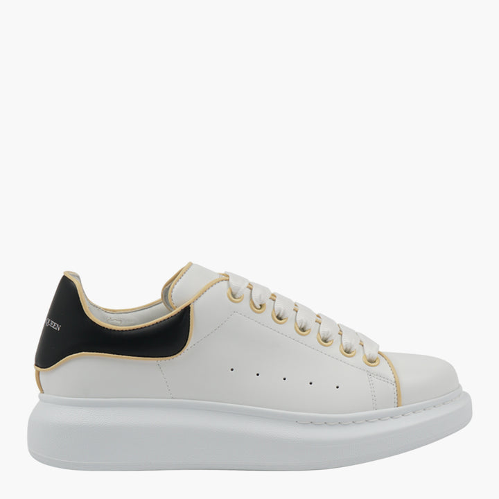 Sneakers Alexander McQueen bianche-nere-beige con suola in gomma oversize