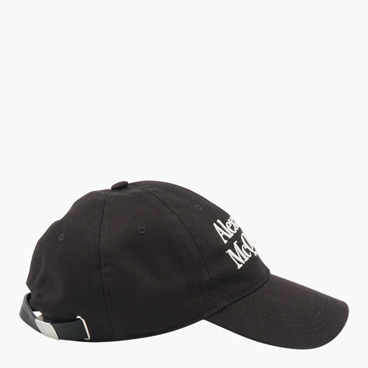 Cappello nero Alexander McQueen con ricamo logo - Accessorio streetwear di lusso