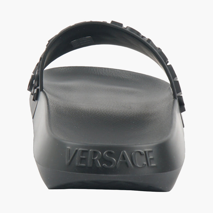 Sandali neri Versace con design del logo iconico