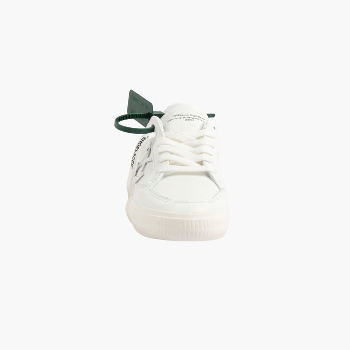 Sneakers bianche eleganti Off-White con etichetta iconica