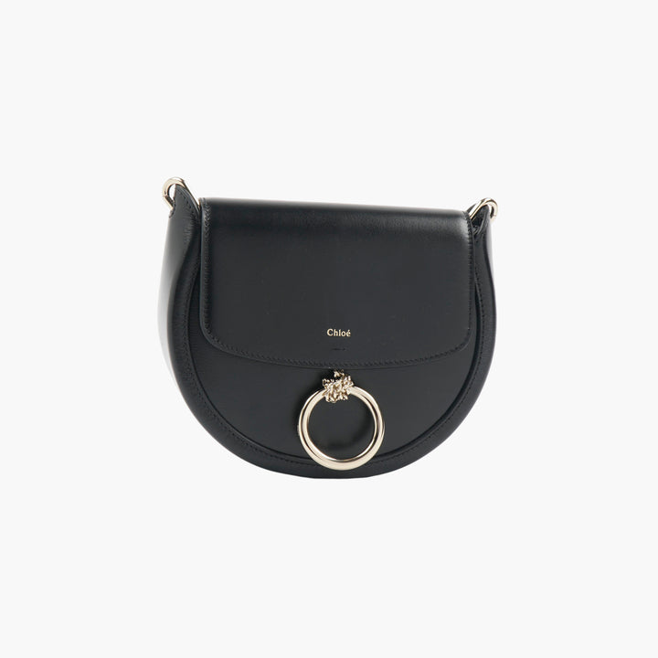 Chloè Leather Bag in Nero with Golden Ring Embellishment