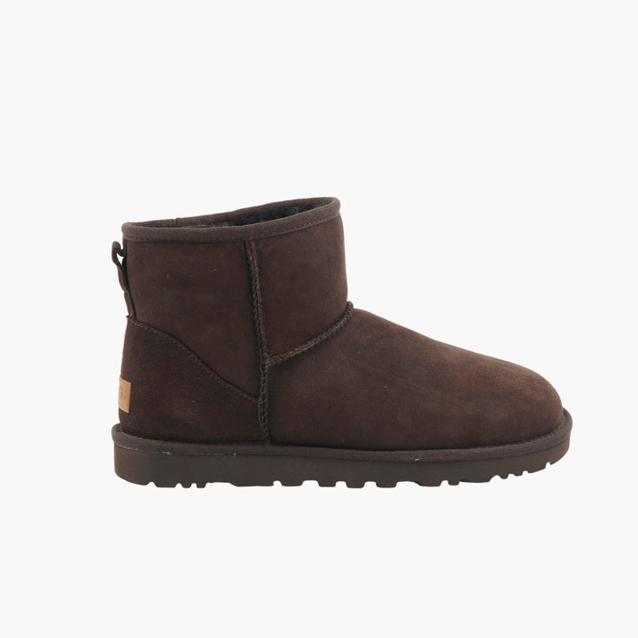 Stivali da donna UGG Mini Classic in pelle di pecora foderati in pelle scamosciata marrone scuro