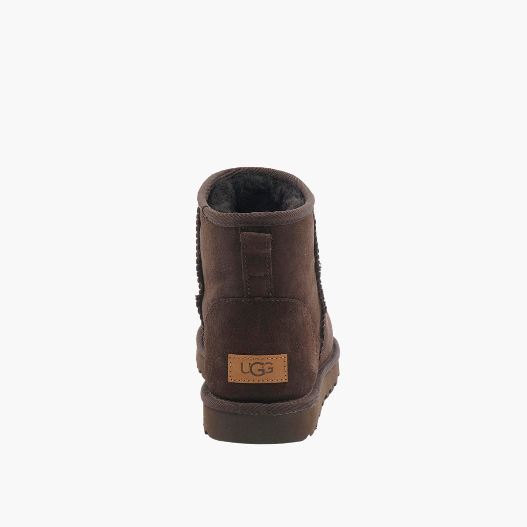 Stivali da donna UGG Mini Classic in pelle di pecora foderati in pelle scamosciata marrone scuro