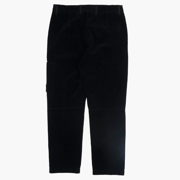 Pantaloni cargo neri da uomo Stone Island con logo distintivo e tasche funzionali