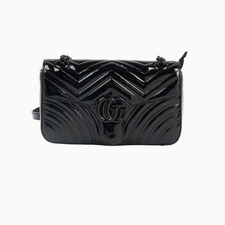 Borsa GUCCI in pelle verniciata nera con iconico logo GG