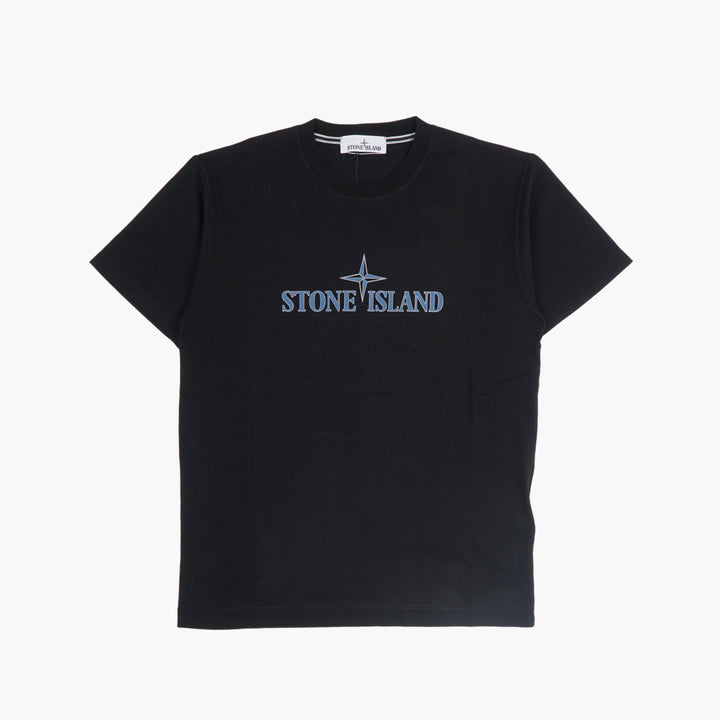 T-shirt nera Stone Island con dettaglio logo iconico